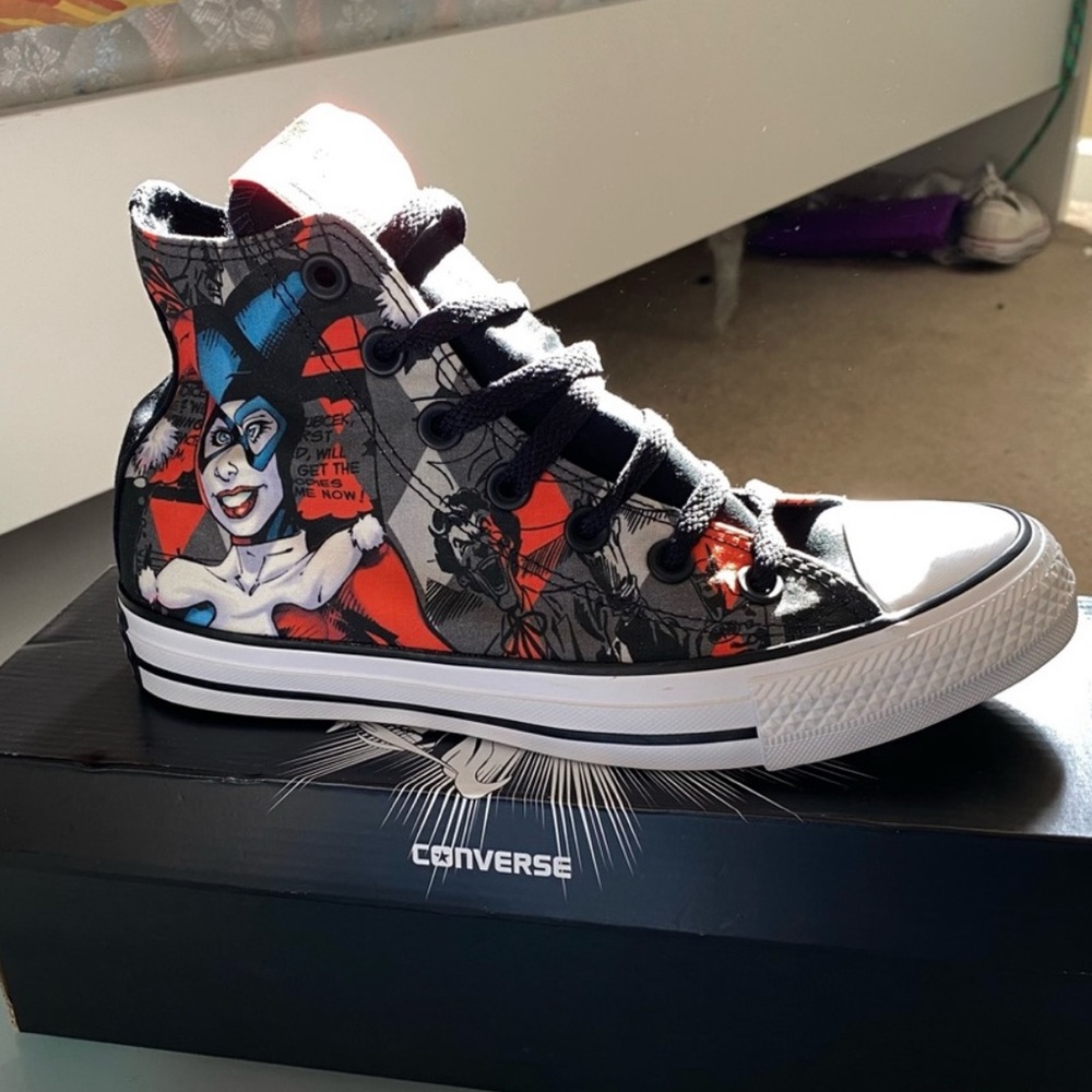 Harley Quinn Converse, never worn, NWT, size 6